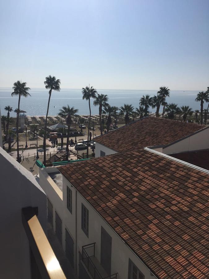 Nautilus Tourist Apartments Larnaca Bagian luar foto