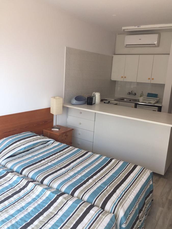 Nautilus Tourist Apartments Larnaca Bagian luar foto