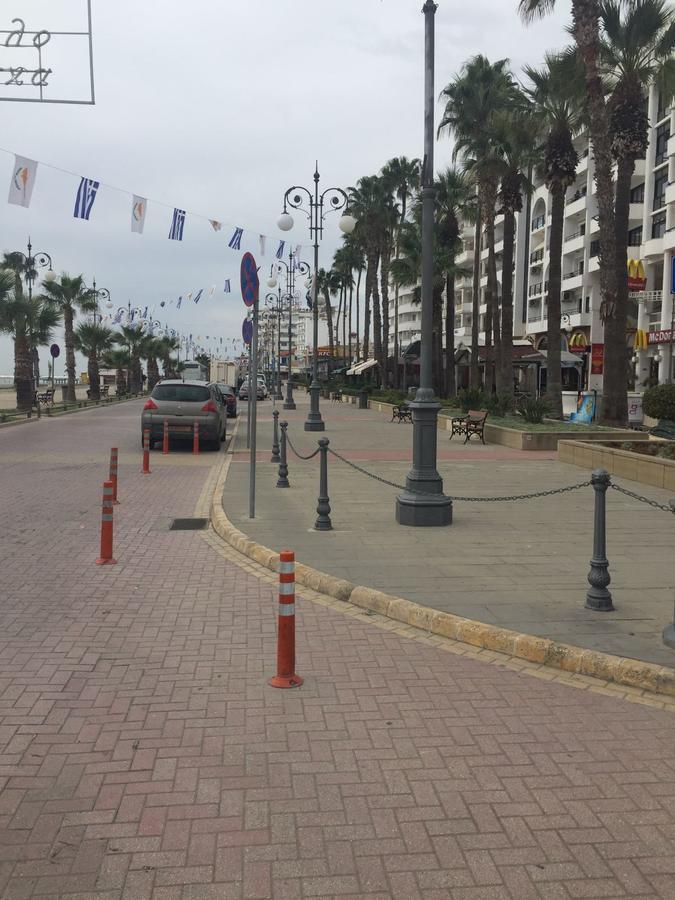 Nautilus Tourist Apartments Larnaca Bagian luar foto